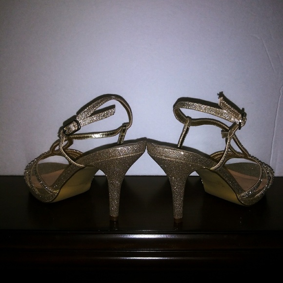 Dance shoes - Picture 1 of 3